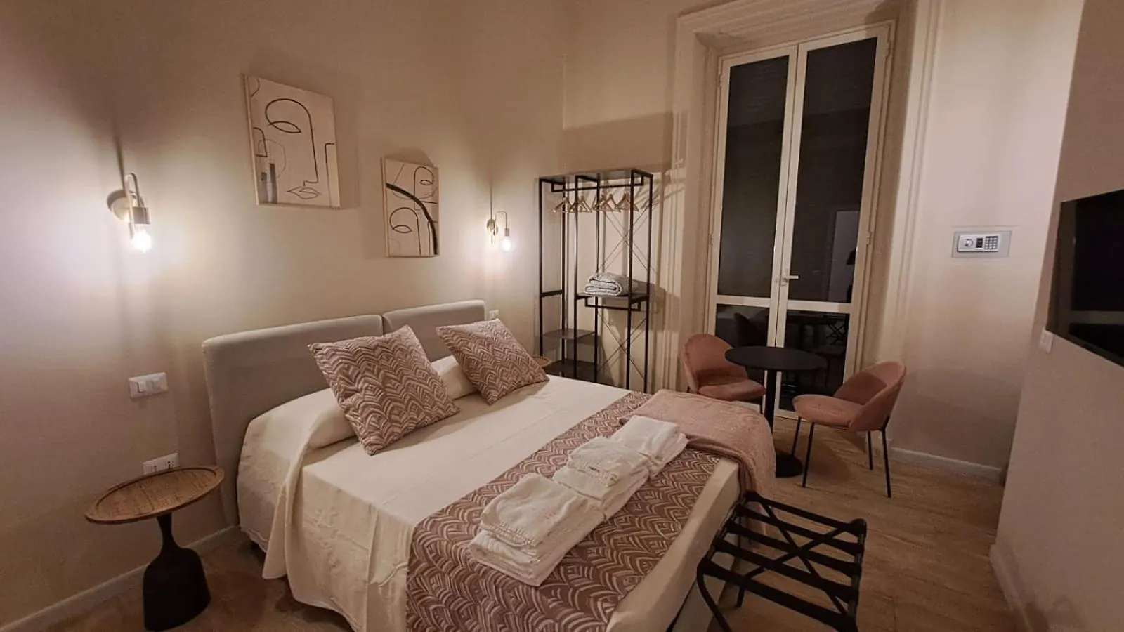 Ta-49 Bed E Breakfast Bed & Breakfast Naples Italy