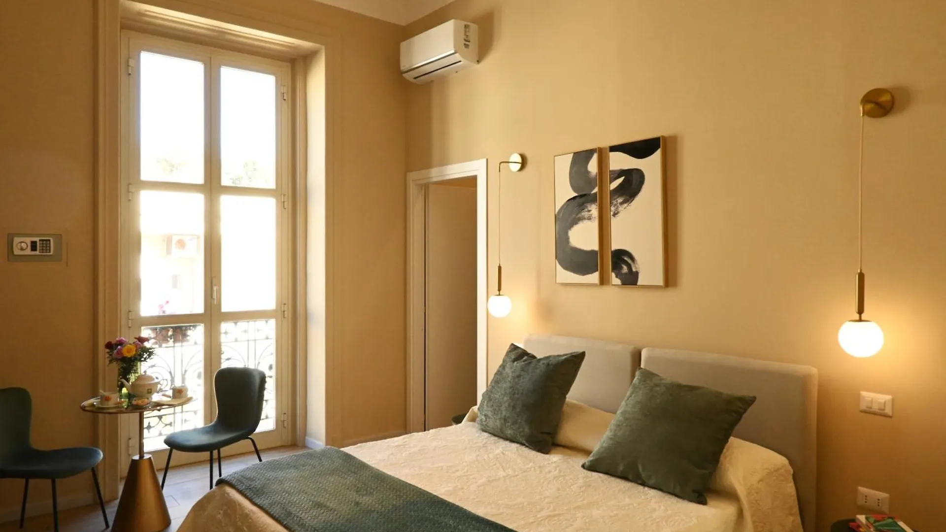 Ta-49 Bed E Breakfast Bed & Breakfast Naples Italy