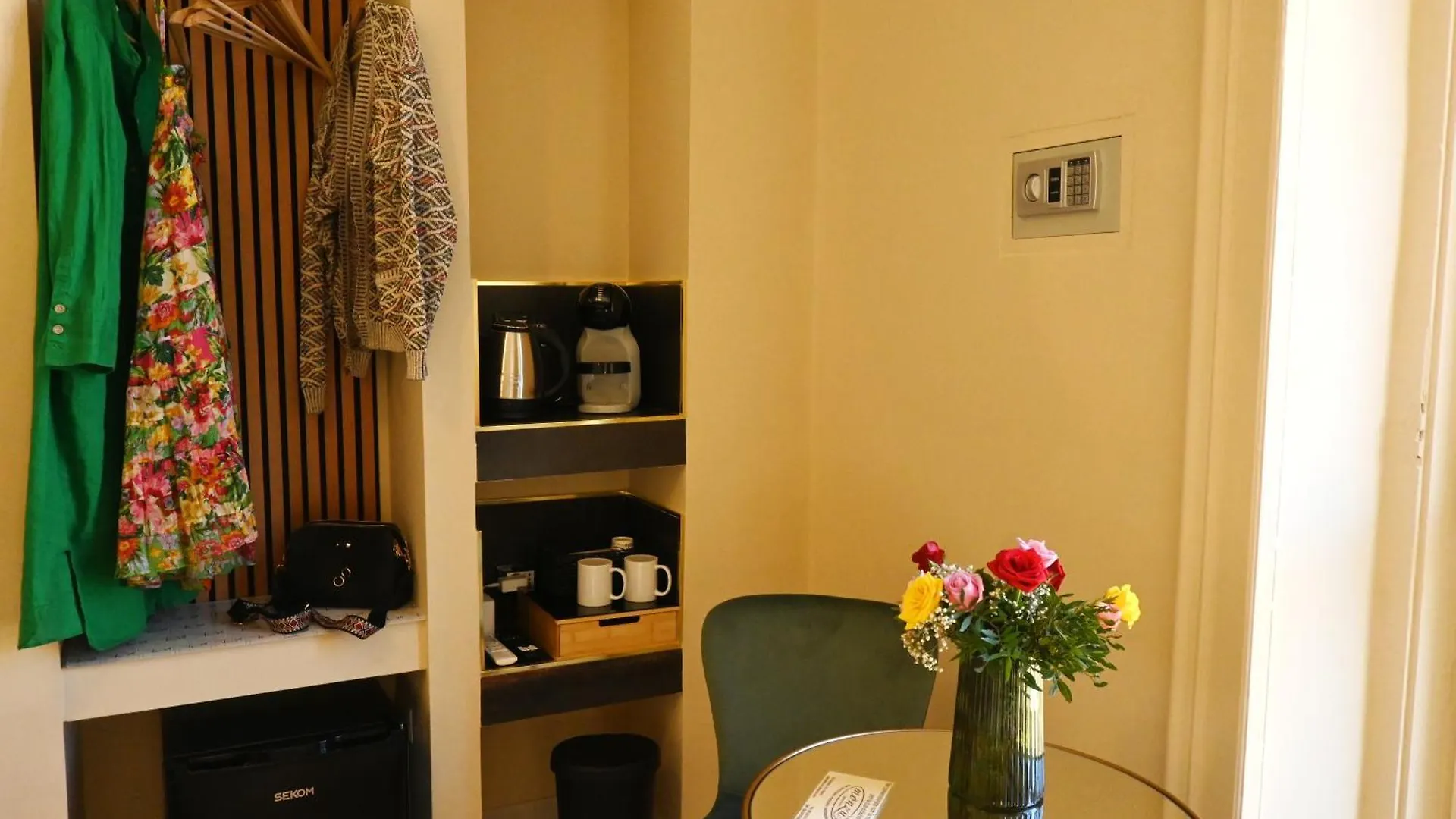 Ta-49 Bed E Breakfast Bed & Breakfast Naples Italy