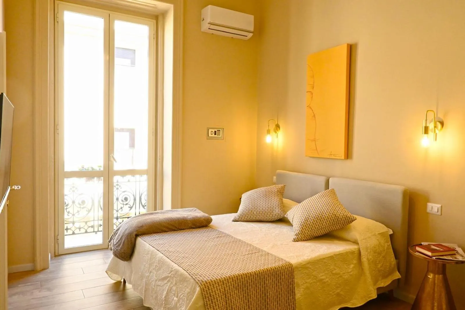 Ta-49 Bed E Breakfast Bed & Breakfast Naples Italy