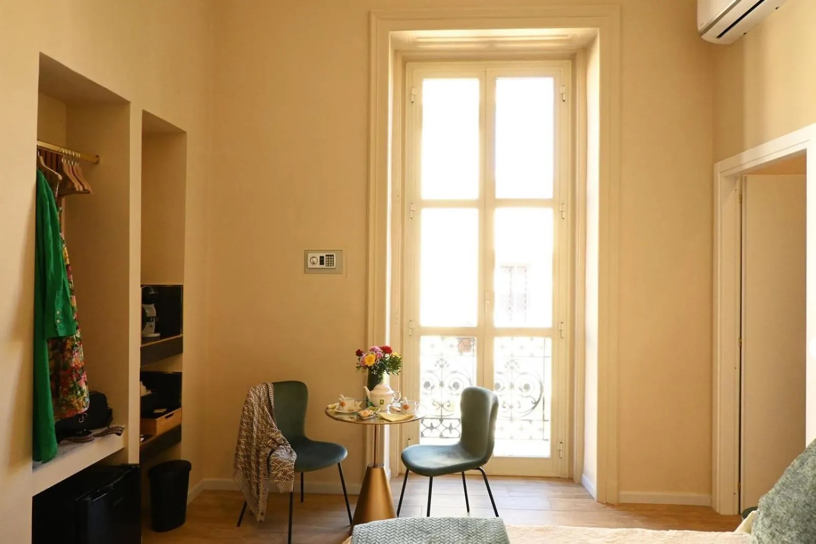 Ta-49 Bed E Breakfast Bed & Breakfast Naples Italy